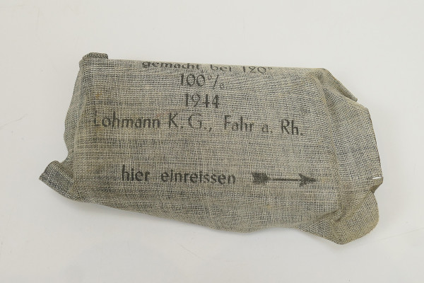 #A Wehrmacht Original Verbandpäckchen WK2 klein Gummiert 1944 Feldbluse