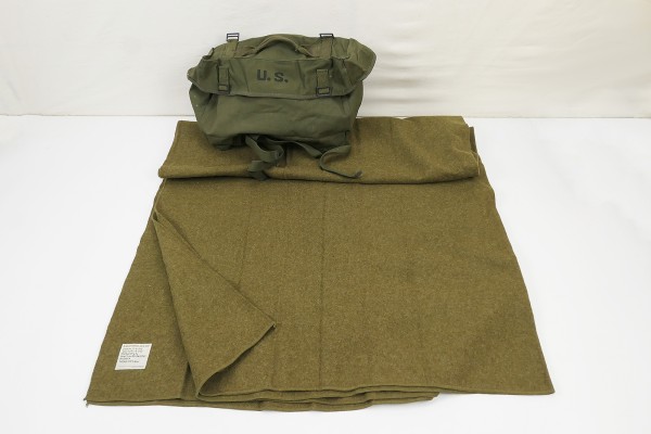 #9 US Pack Field Cargo M-1945 Tasche + US Wool virgin Blanket Decke