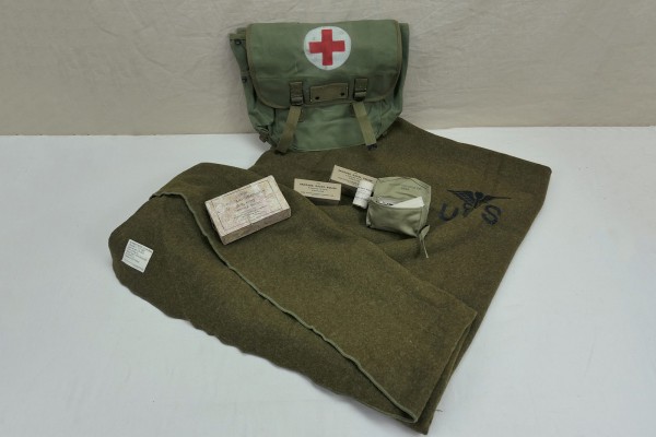 Typ WW2 US Sanitäter Musette Bag Tasche + Wool virgin Blanket Aesculab Decke Dressings Red Cross