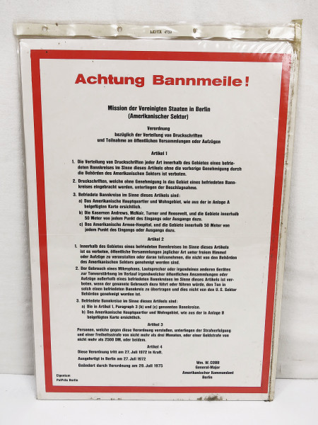 Schild ACHTUNG BANNMEILE US Streikräfte Berlin Amerikanischer Sektor Kommandant 1975