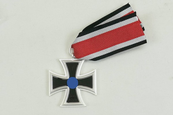 Wehrmacht Eisernes Kreuz 1939 2. Klasse am Band EK2