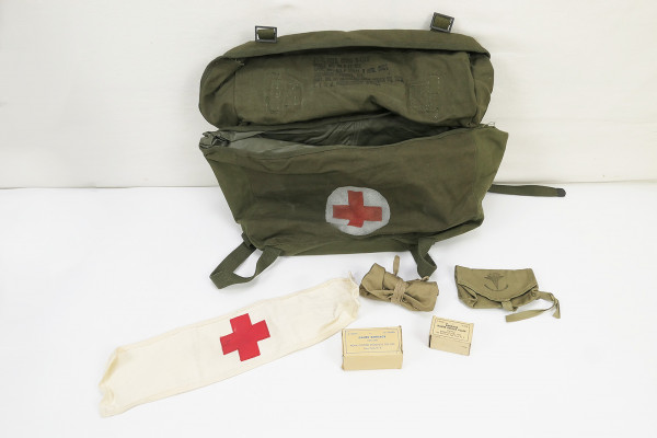 #1 US Pack Field Cargo M-1945 Medic Sanitäter Tasche mit Inhalt Verbandzeug Red Cross Rotkreuz