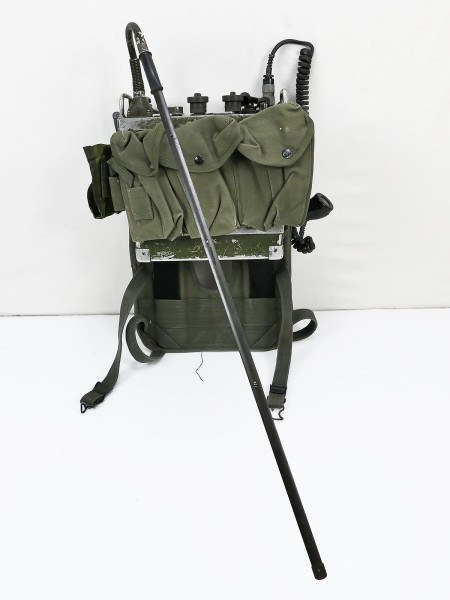 US ARMY Funkgerät RT-505 / PRC-25 Tadiran Radio Receiver mit Antenne Handapparat Zubehörtasche