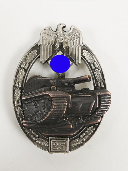 Wehrmacht Panzerkampfabzeichen Heer mit Einsatzzahl 25 Hersteller JFS