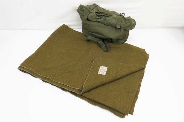 #2 US Pack Field Cargo M-1945 Tasche + US Wool virgin Blanket Decke