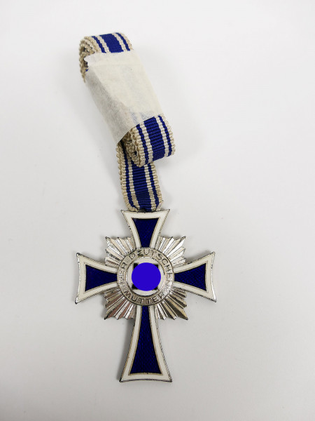 Ehrenkreuz der Deutschen Mutter / Mutterkreuz 2.Modell in Silber am langen Band