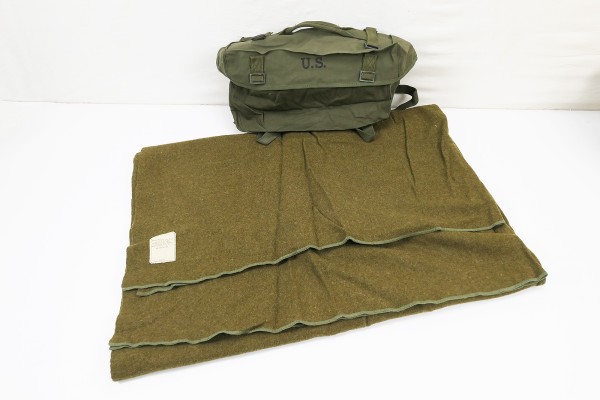 #3 US Pack Field Cargo M-1945 Tasche + US Wool virgin Blanket Decke