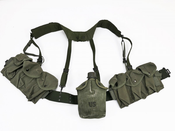 Typ M-1956 webbing US Army Vietnam Sturmgepäck - Pistol Belt Buttpack Suspenders Feldflasche