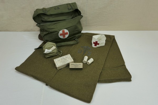 US Sanitäter Pack Field Cargo M-1945 Tasche + Wool virgin Blanket Aesculab Decke Red Cross