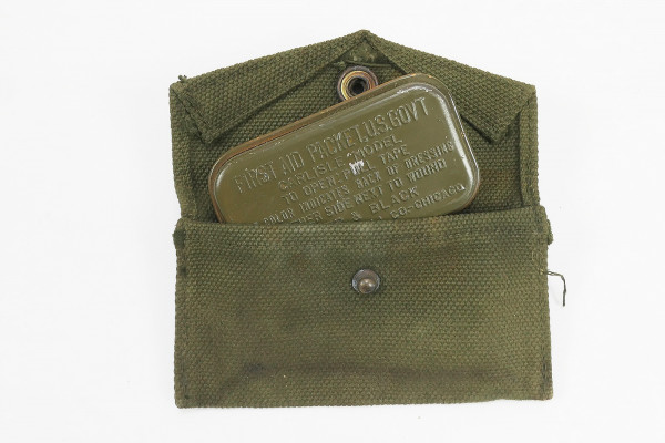 #3 US Army WW2 First Aid Kit - Pouch + Dressing Erste Hilfe Carlisle Verbandspäckchen Metalldose