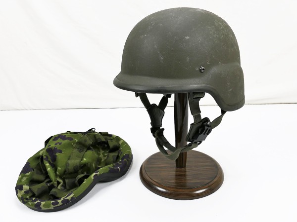 #4 Dänischer Gefechtshelm CF Gallet - Danish Army Einsatz Helm mit Helmbezug Flecktarn - Small