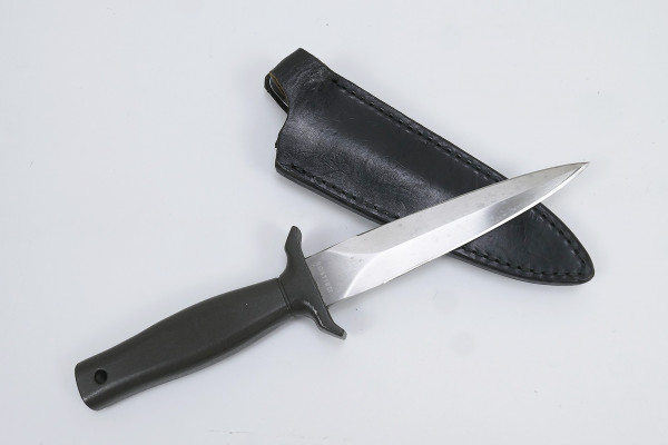 Ziviles Messer mit Lederscheide und Gürtelclip