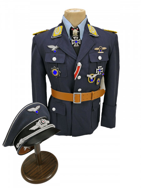 Luftwaffe Uniform Ensemble Oberst Hans-Ulrich Rudel Uniform u. Schirmmütze